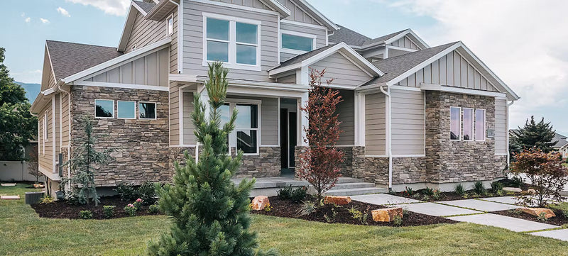 Making the Right Choice: Weighing Stone Veneer vs. Natural Stone